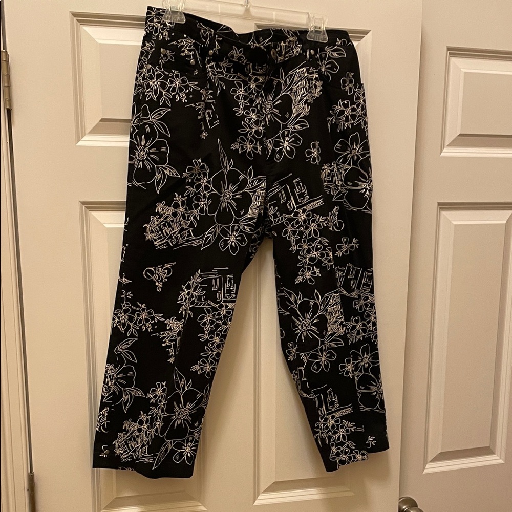 Chico's Black and White Floral Cropped Pants